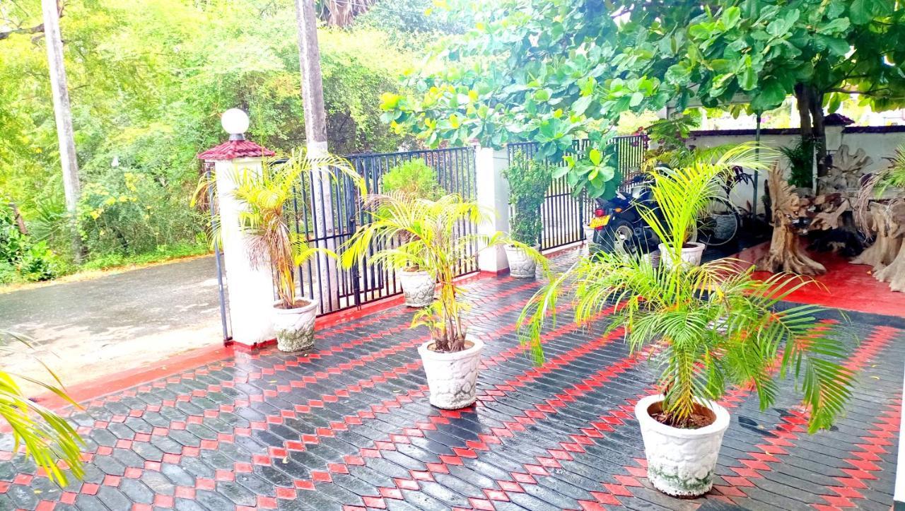 Hilton Cottage ตรินโคมาลี ภายนอก รูปภาพ